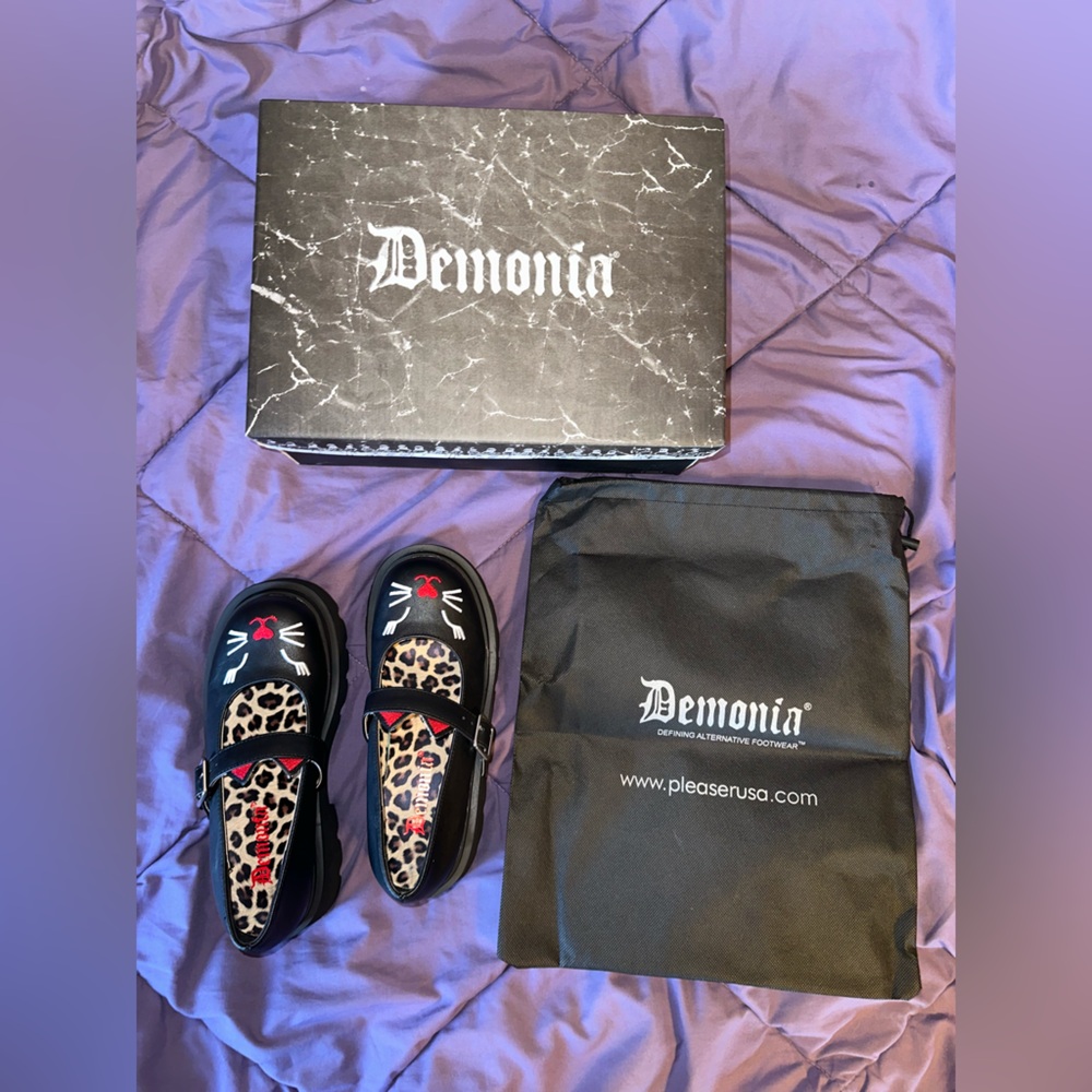 Demonia cat Mary Jane’s